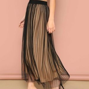 Elegant / modest Beige long skirt with black layer